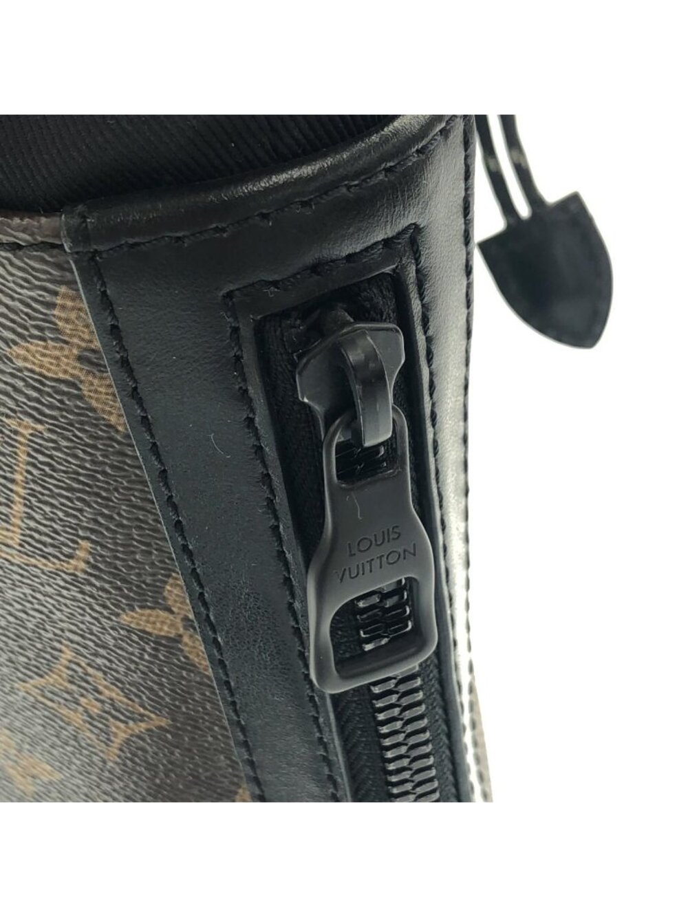 Louis Vuitton Monogram Logo Chalk Sling - Picture 4 of 7